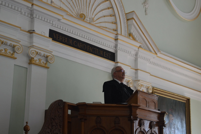 Igét hirdet Kató Béla püspök