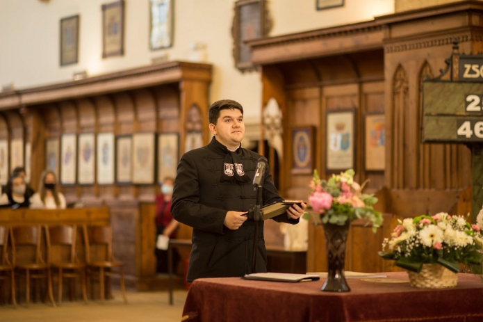 A végzős diákok nevében kibúcsúzó beszédet mond Szegi Máté Bence