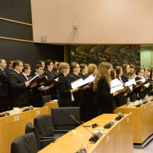 A kórus szolgálata az európai parlament épületében