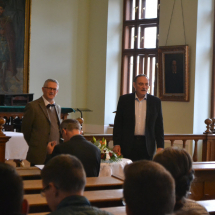 Kállay Dezső rektor köszönti Sven Grosset, a baseli Független Teológiai Főiskola képviselőjét